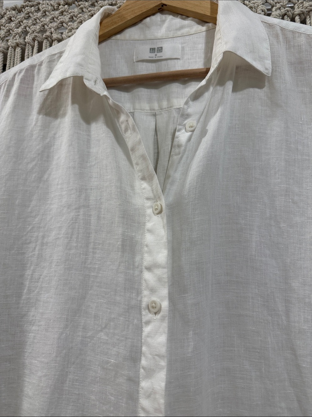 Uniqlo Women’s White Premium Linen Long-Sleeve Button Up Shirt - Picture 4 of 6